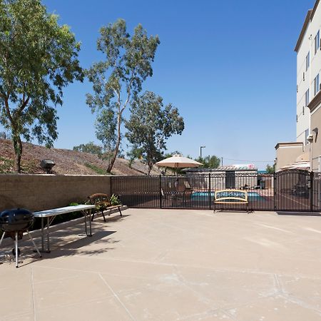 Holiday Inn Express & Suites Bakersfield Central By Ihg Номер фото