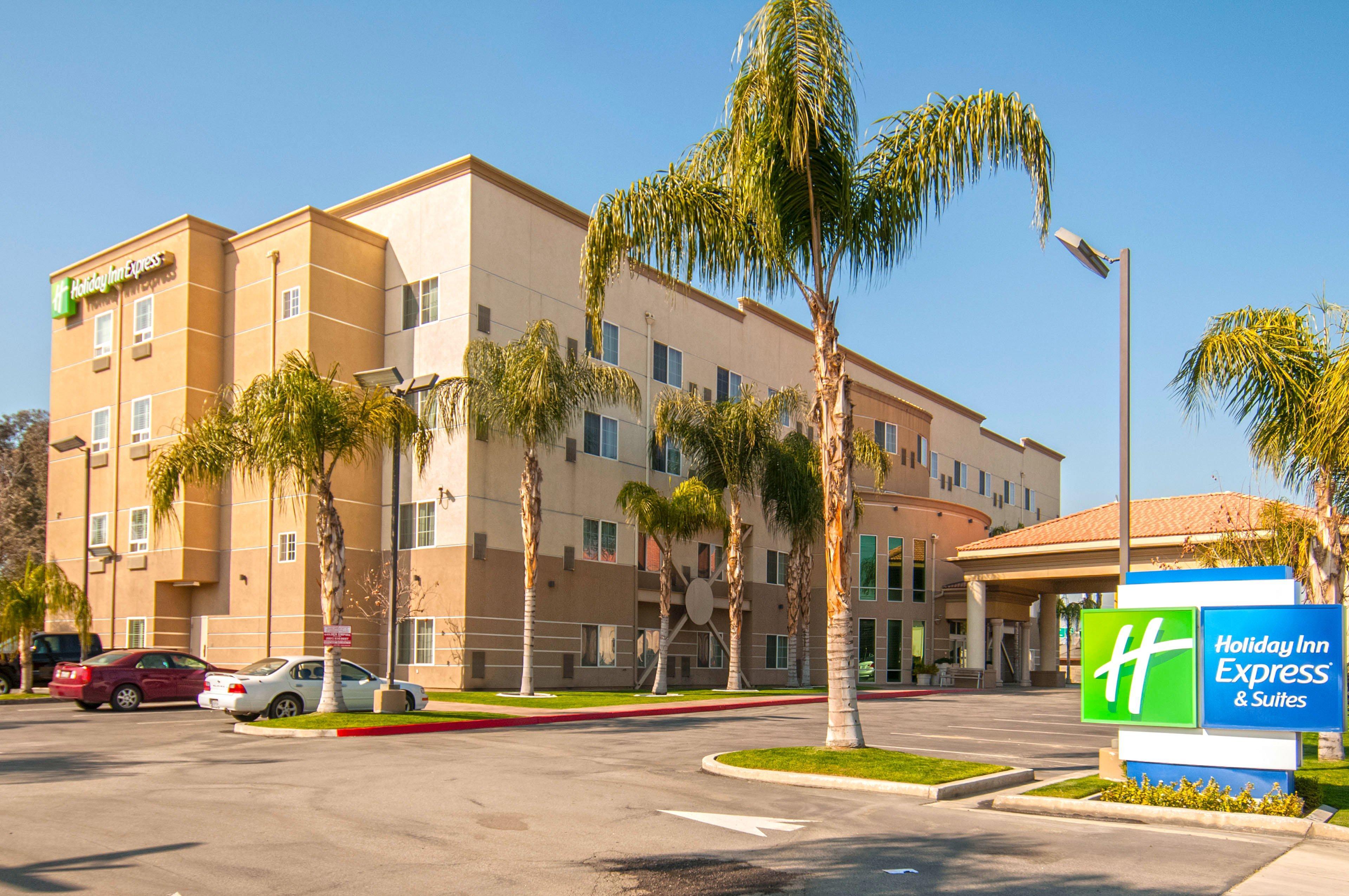 Holiday Inn Express & Suites Bakersfield Central By Ihg Екстер'єр фото