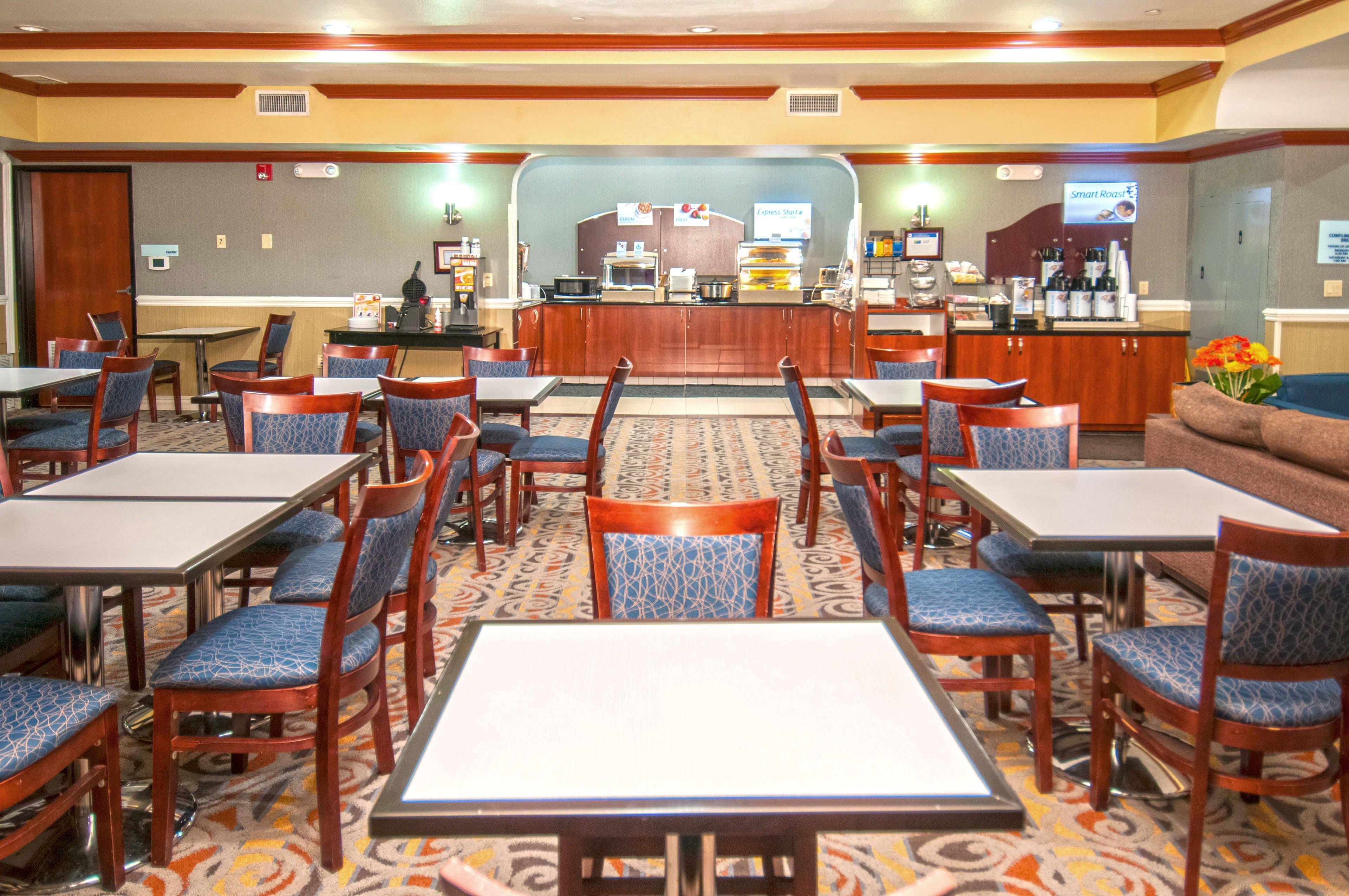 Holiday Inn Express & Suites Bakersfield Central By Ihg Екстер'єр фото