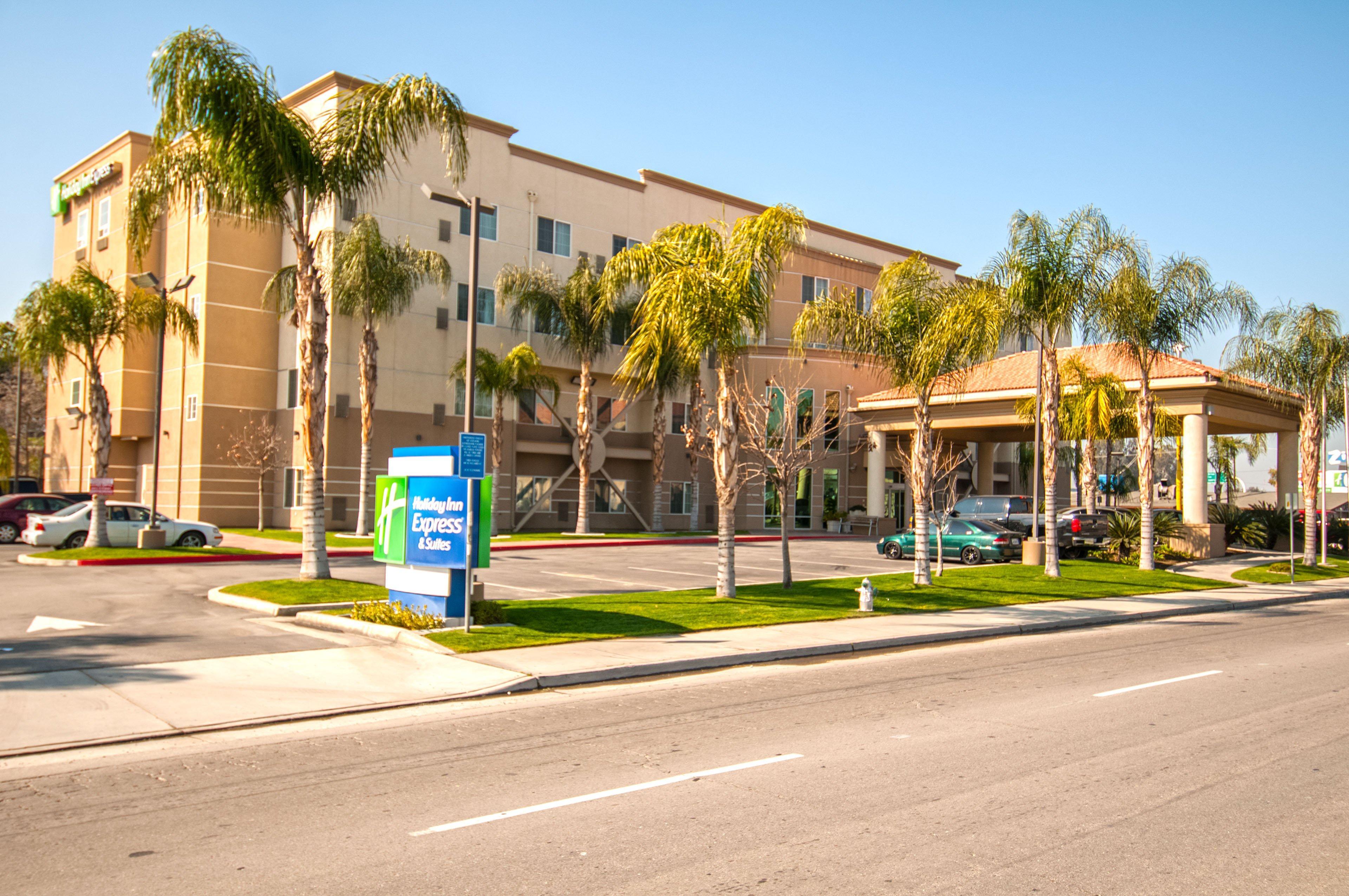 Holiday Inn Express & Suites Bakersfield Central By Ihg Екстер'єр фото