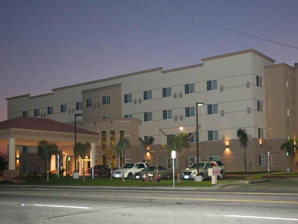 Holiday Inn Express & Suites Bakersfield Central By Ihg Екстер'єр фото