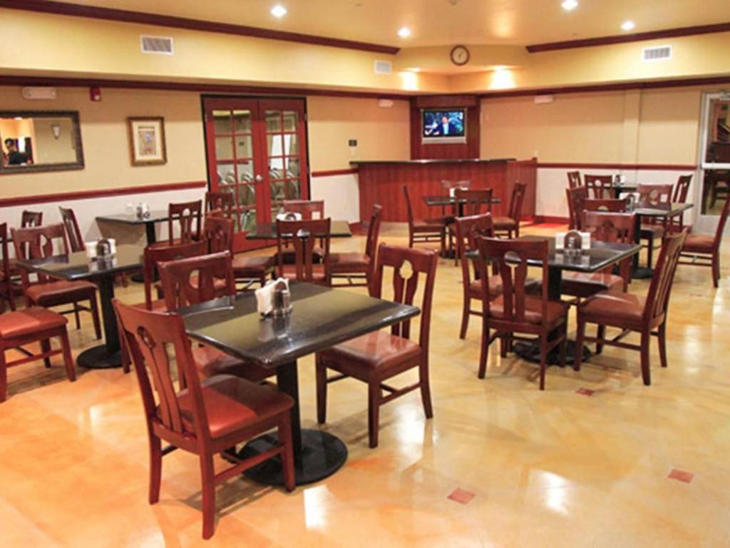 Holiday Inn Express & Suites Bakersfield Central By Ihg Екстер'єр фото