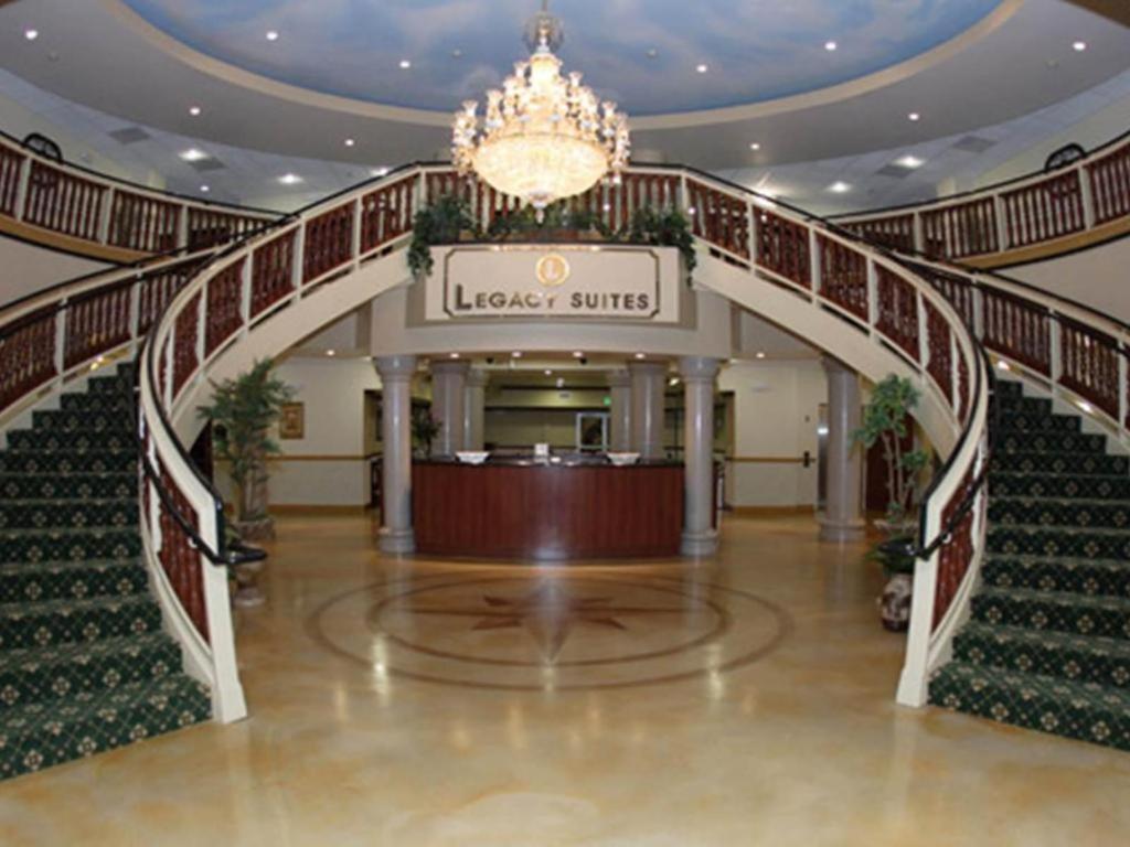Holiday Inn Express & Suites Bakersfield Central By Ihg Екстер'єр фото