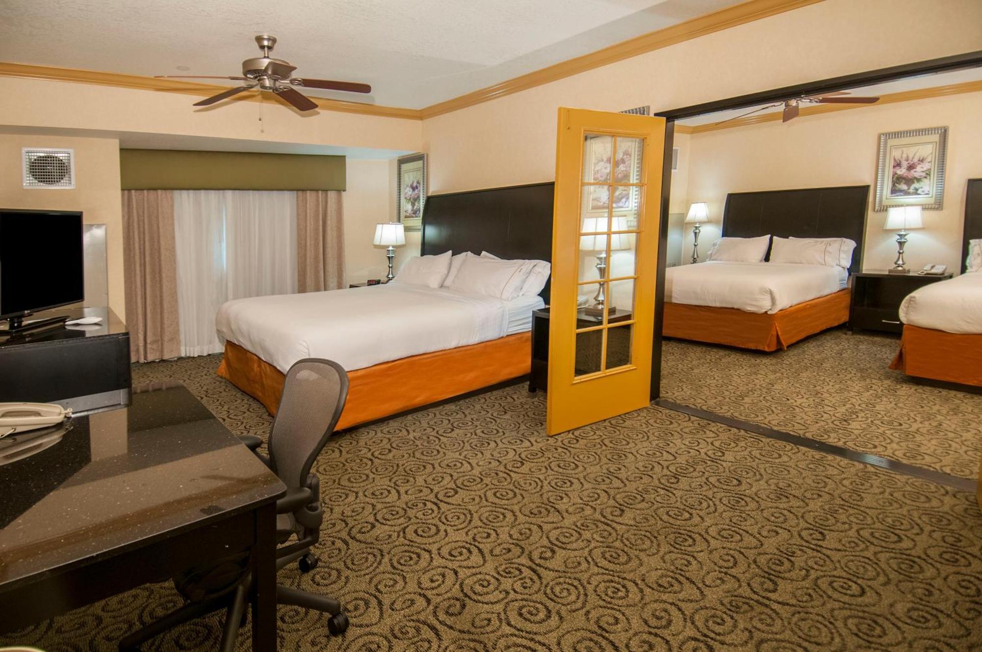Holiday Inn Express & Suites Bakersfield Central By Ihg Екстер'єр фото