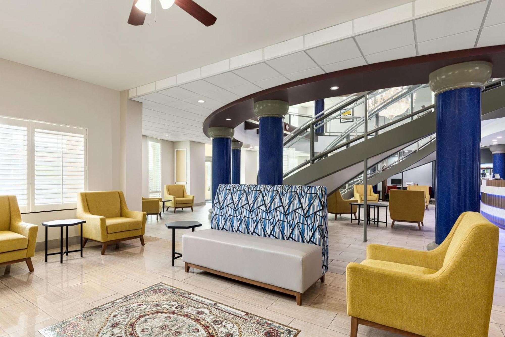 Holiday Inn Express & Suites Bakersfield Central By Ihg Екстер'єр фото