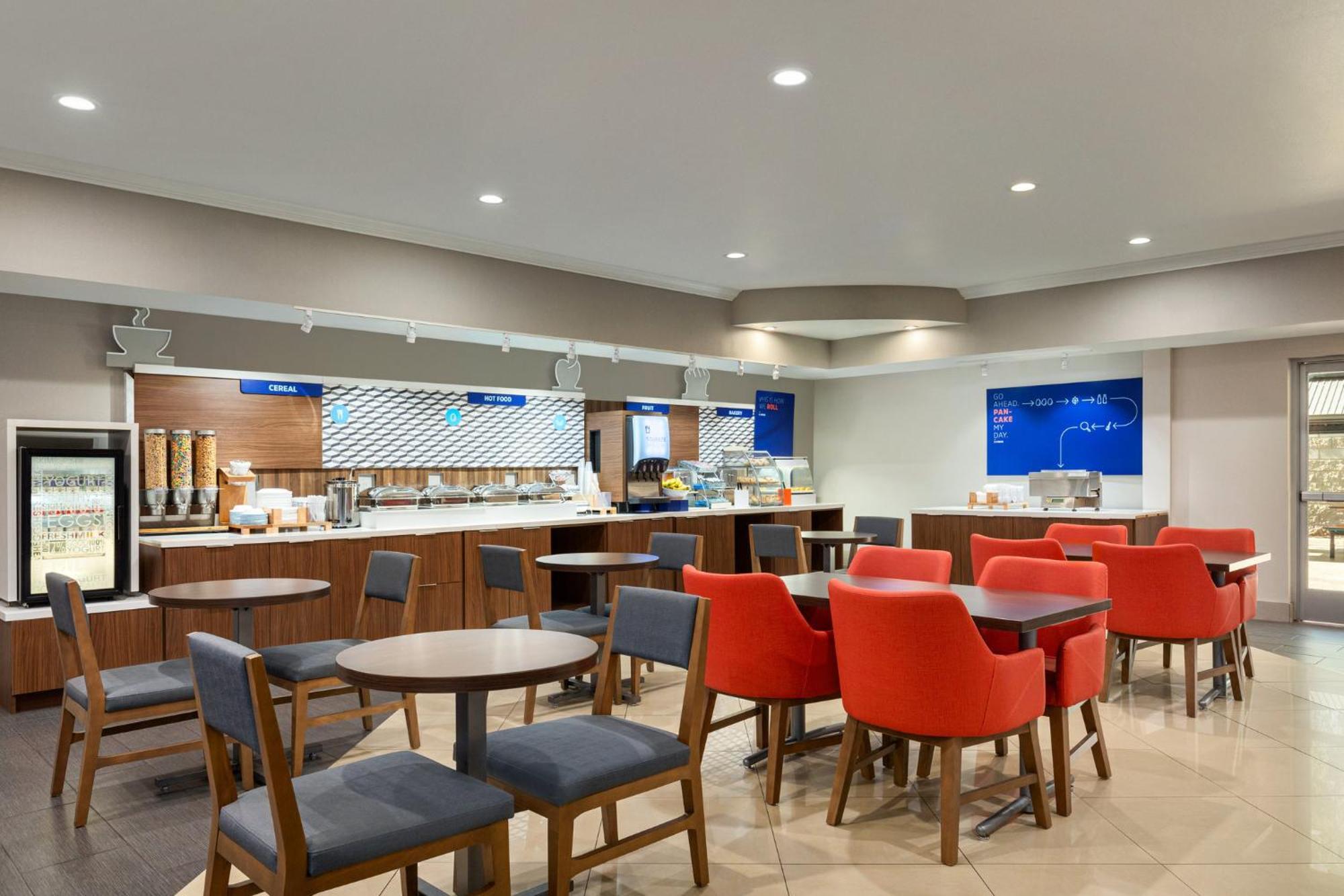 Holiday Inn Express & Suites Bakersfield Central By Ihg Екстер'єр фото