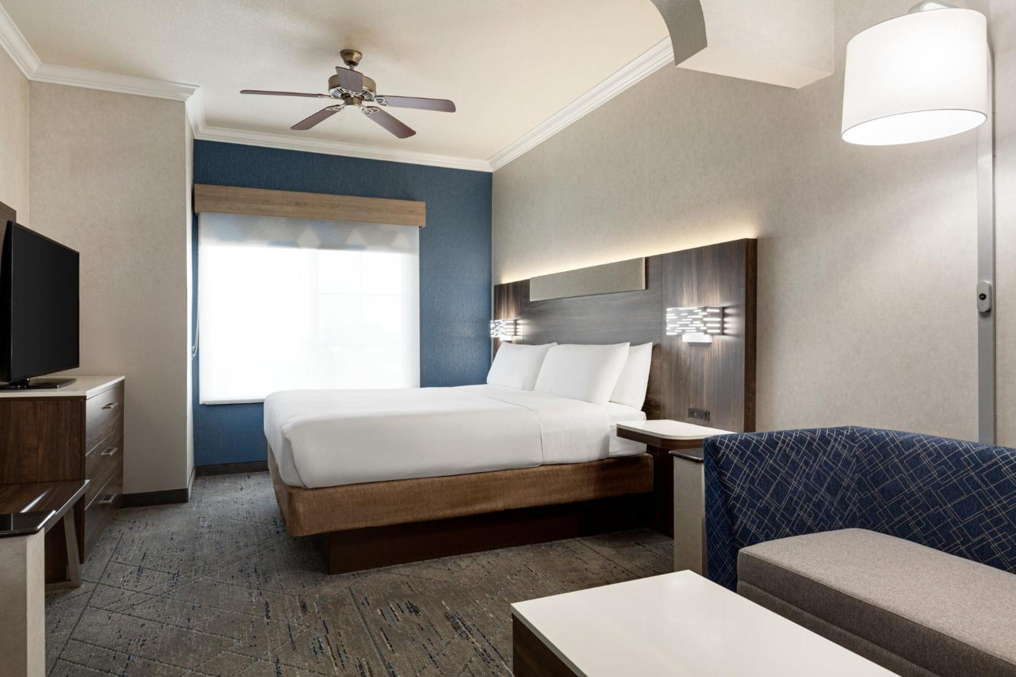 Holiday Inn Express & Suites Bakersfield Central By Ihg Екстер'єр фото