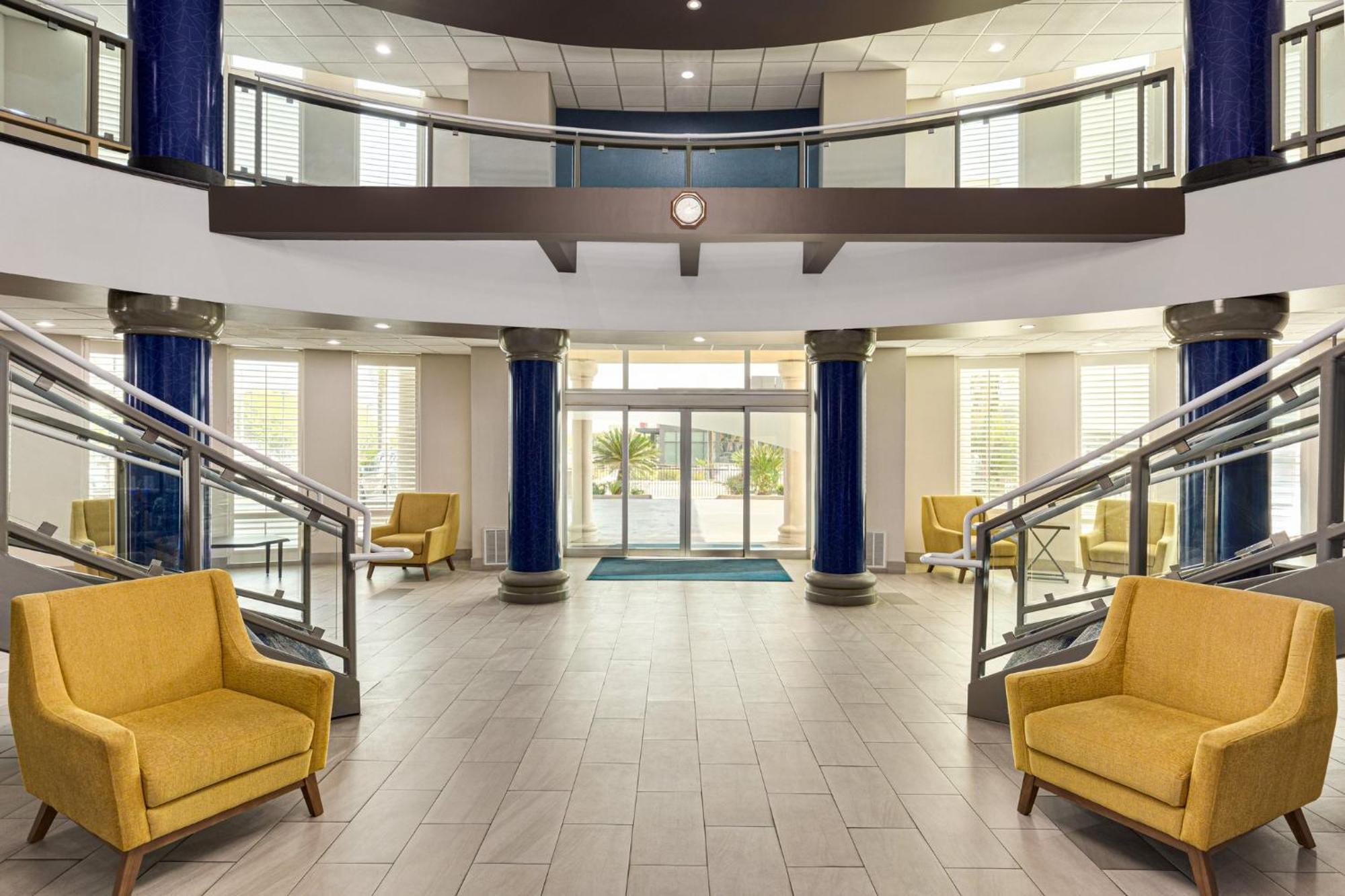 Holiday Inn Express & Suites Bakersfield Central By Ihg Екстер'єр фото