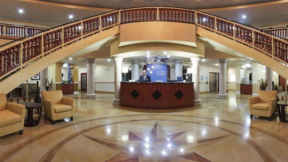 Holiday Inn Express & Suites Bakersfield Central By Ihg Екстер'єр фото