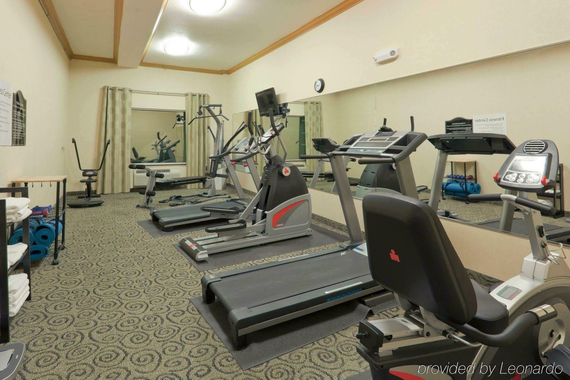 Holiday Inn Express & Suites Bakersfield Central By Ihg Зручності фото